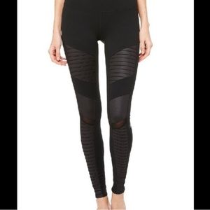 ALO YOGA MOTO LEGGINGS